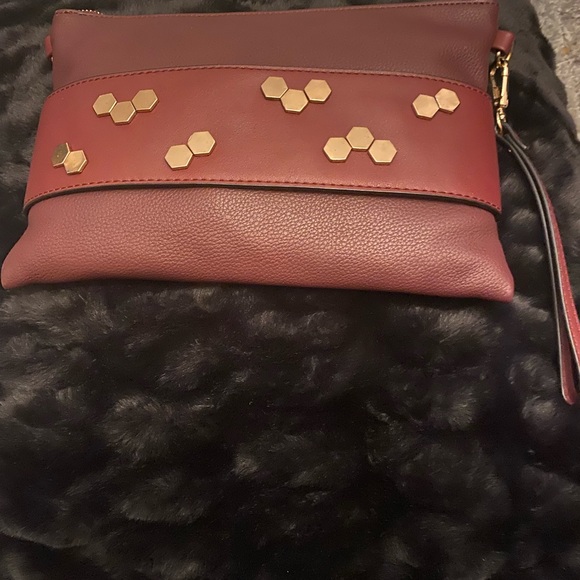 Céline Dion, red clutch - Picture 2 of 7